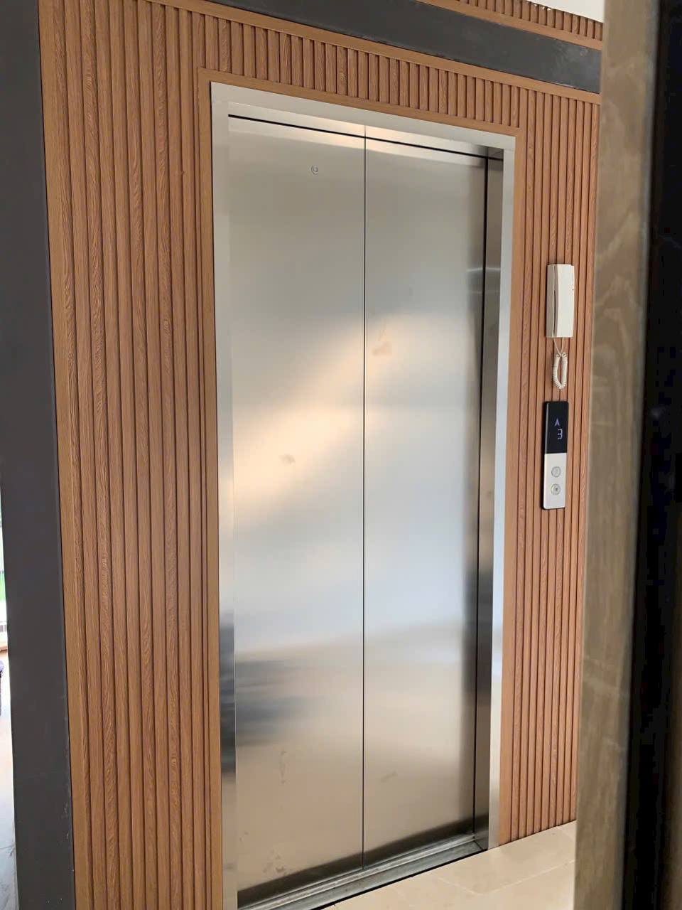 Bố trí quạt thông gió cabin thang máy Bố trí quạt và cửa thông gió trong cabin thang máy gia đình
