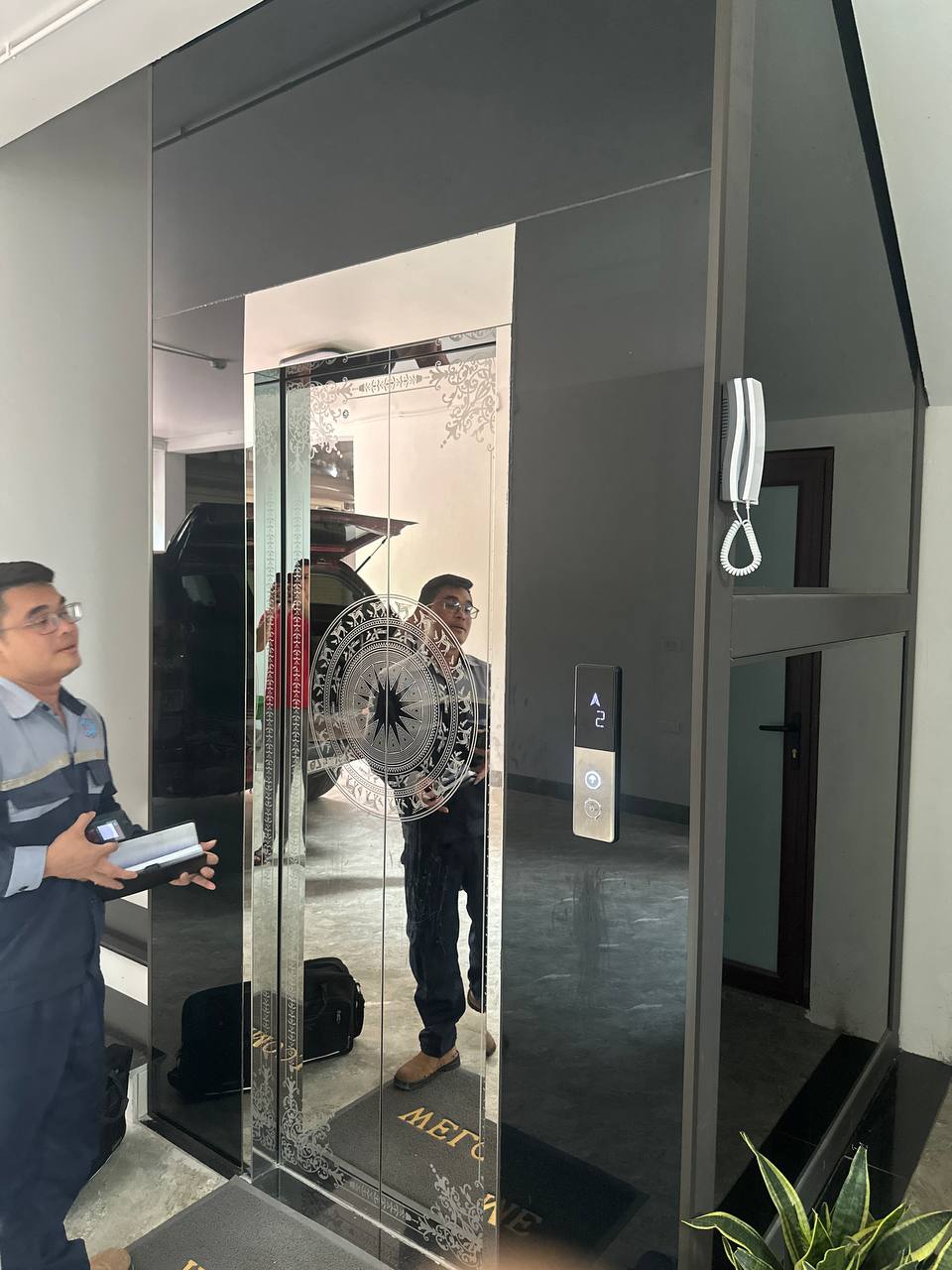 Mẫu thang máy gia đình nhập khẩu lắp cho nhà 4-6 tầng