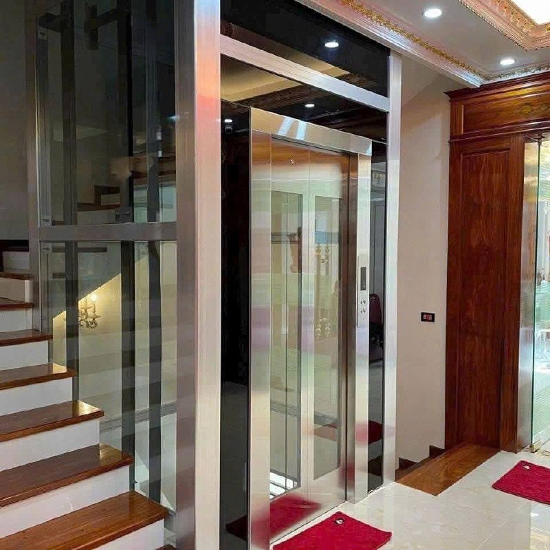 Cửa thang máy gia đình nhà phố thiết kế gọn, tối ưu lối đi