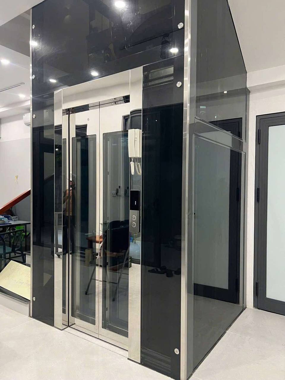 Ray dẫn hướng thang máy: kiểm tra mối nối và liên kết